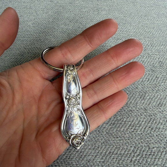 “B” Engraved Keychain - Picture 5 of 5